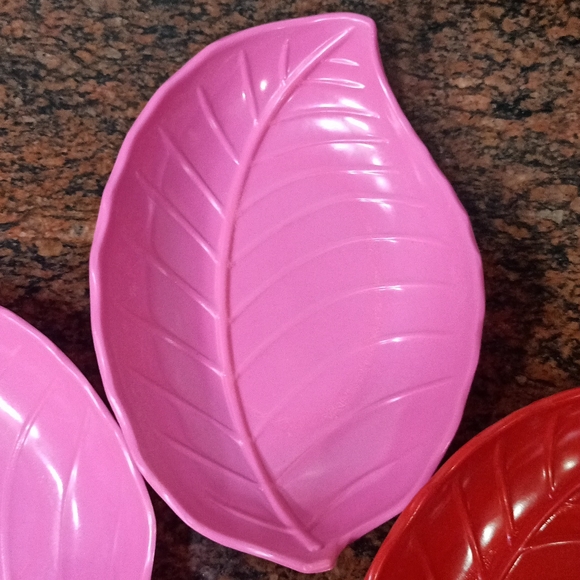 Leaf shaped serving plates - Picture 3 of 6